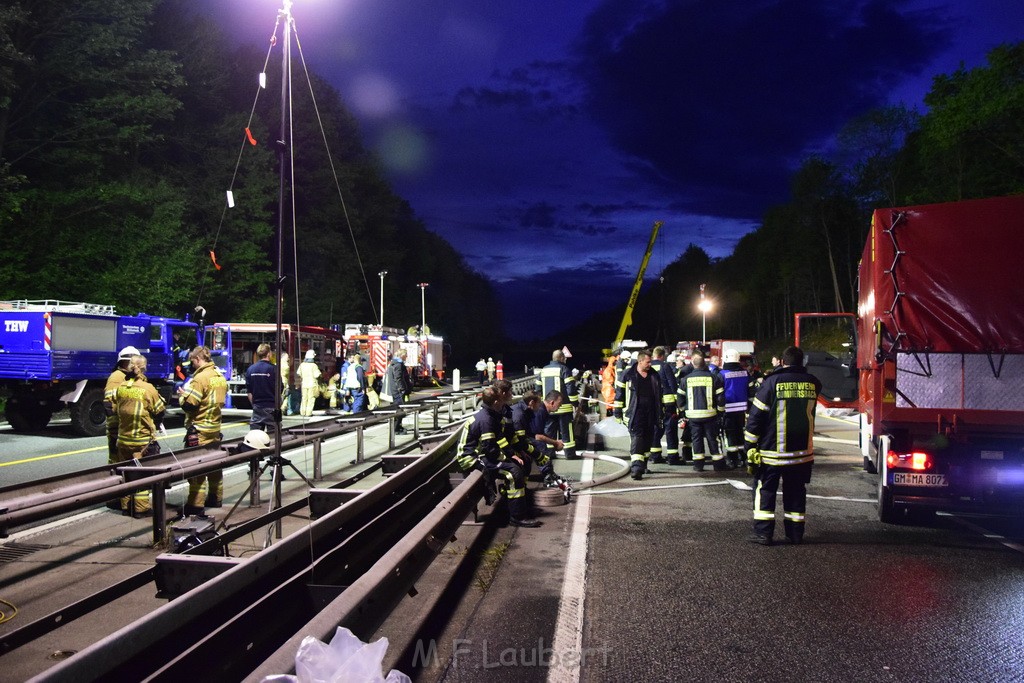 VU Gefahrgut LKW umgestuerzt A 4 Rich Koeln Hoehe AS Gummersbach P610.JPG - Miklos Laubert